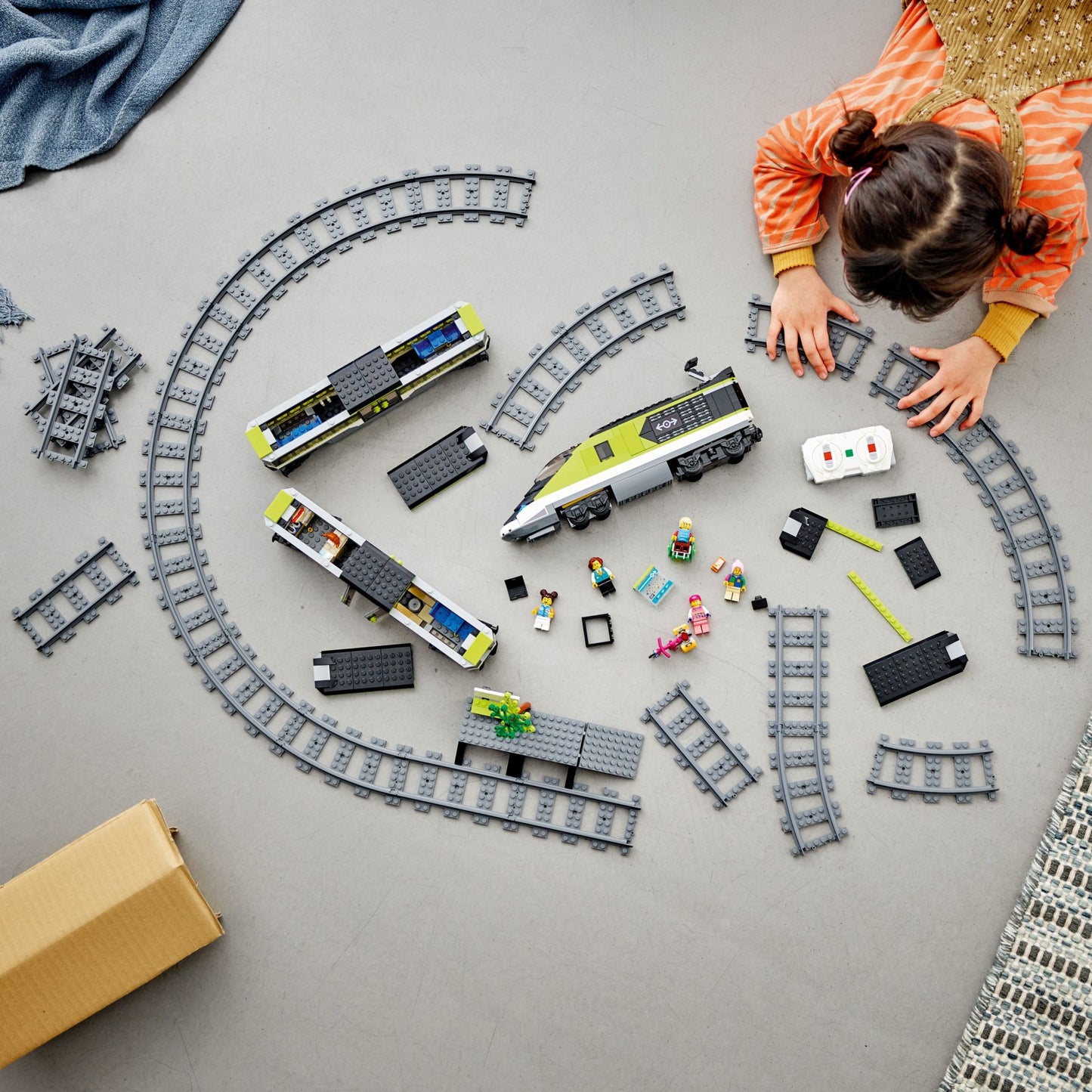 LEGO® City Ekspres Yolcu Treni 60337 - Oyuncak Tren Yapım Seti (764 Parça)