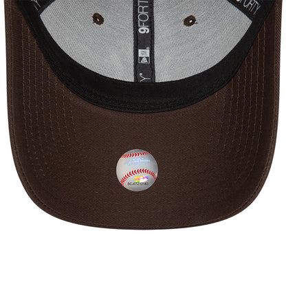 New Era Şapka - New York Yankees League Essential Dark Brown 9FORTY Ayarlanabilir Şapka